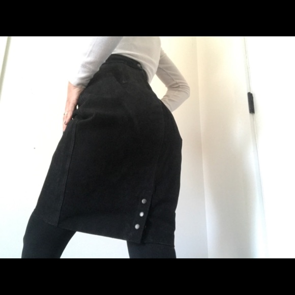 Global Identity GIII Vintage Suede Leather Skirt - Picture 2 of 16